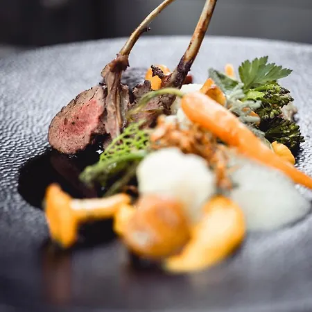 ゲストハウス Dorfgasthof Adler メラウ