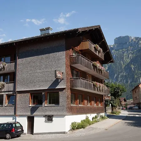 Konukevi Dorfgasthof Adler 3*
